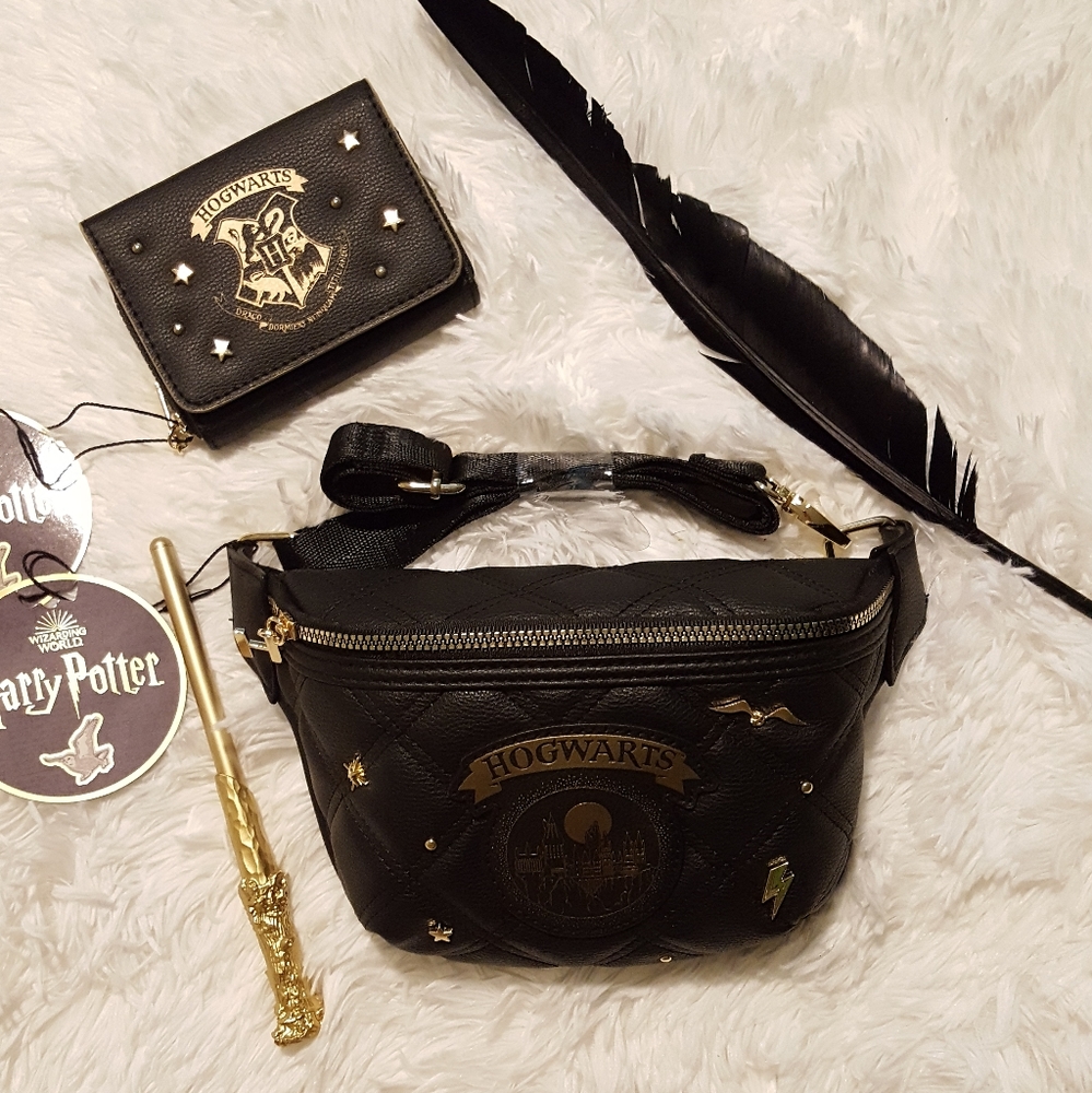 Hogwarts Fanny Pack & Wallet ( free gift) - Picture 2 of 12